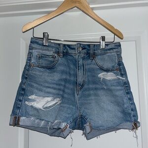 American Eagle women’s distressed denim shorts